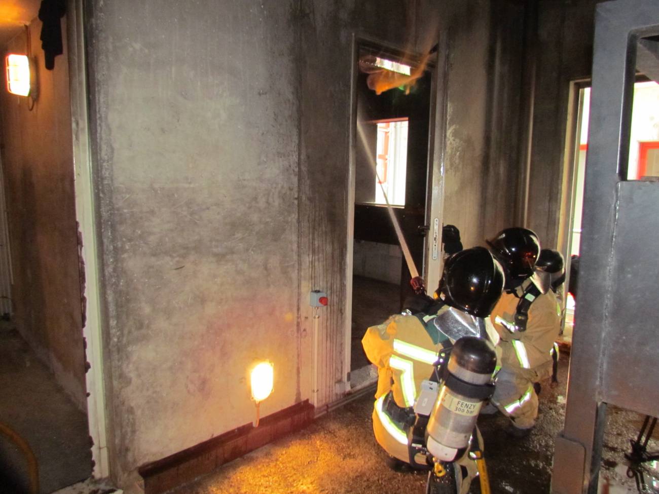 Un traje inteligente incrementa la seguridad de los bomberos