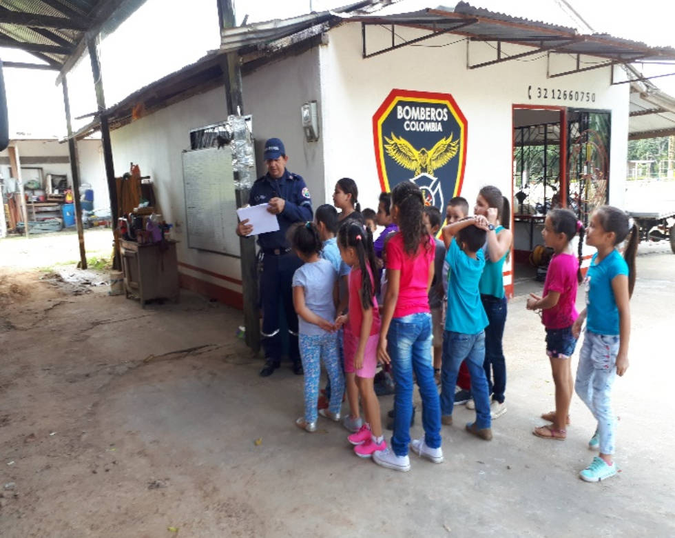 Información y educación a la comunidad